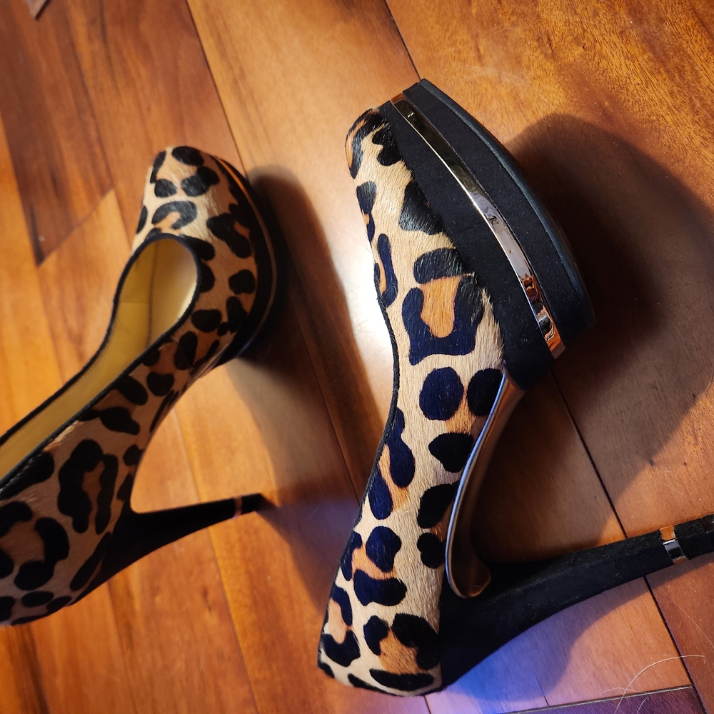 Gianni Bini Black and Tan Leopard Print Heels